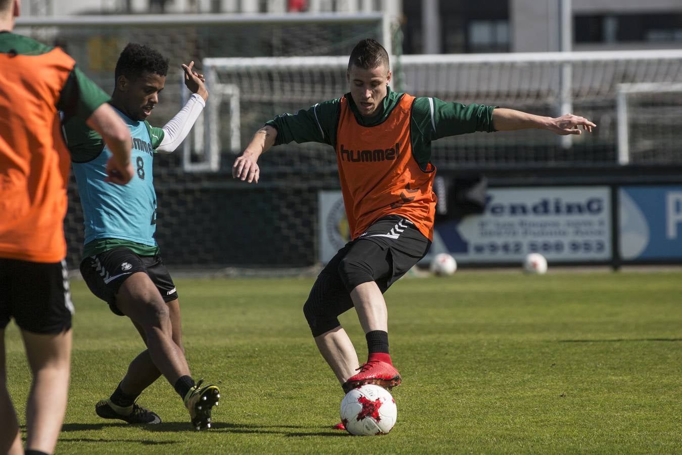 Fotos: Entrenamiento del Racing para preparar su visita a Barakaldo