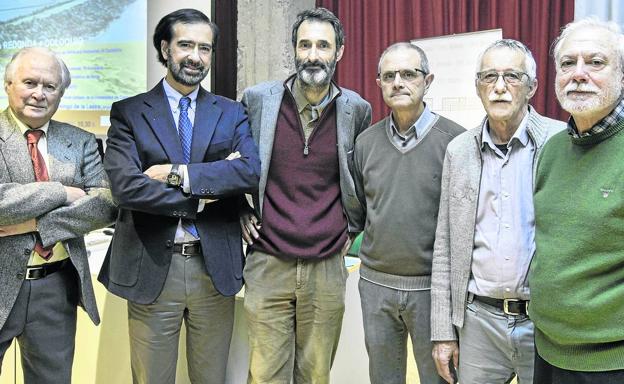 De izquierda a derecha José María Cubría, Raúl Medina, Domingo de la Lastra, César Vidal, Enrique Francés y Germán Flor.