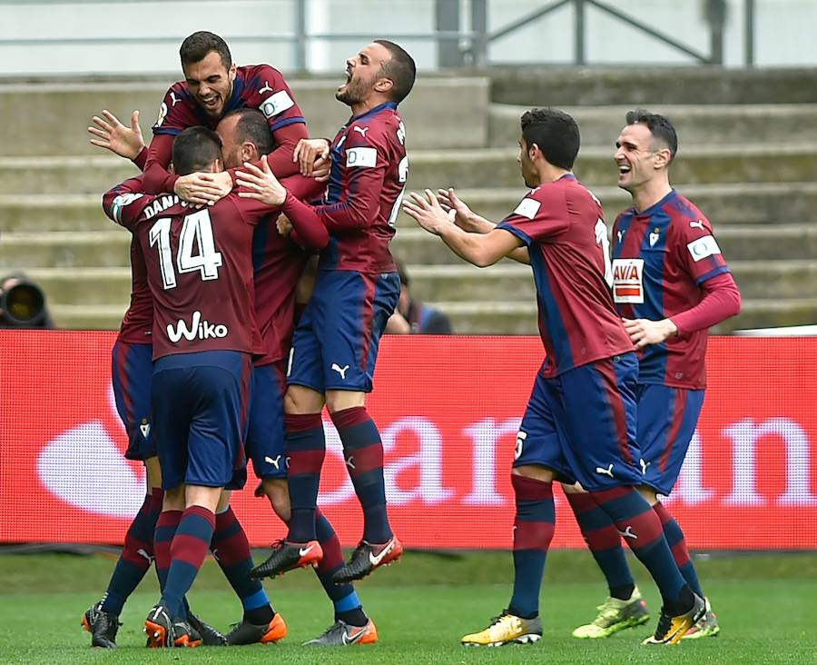 El Real Madrid consigue una sufrida victoria en Eibar de la mano de un Cristiano Ronaldo que con dos goles confirma su buen estado de forma.