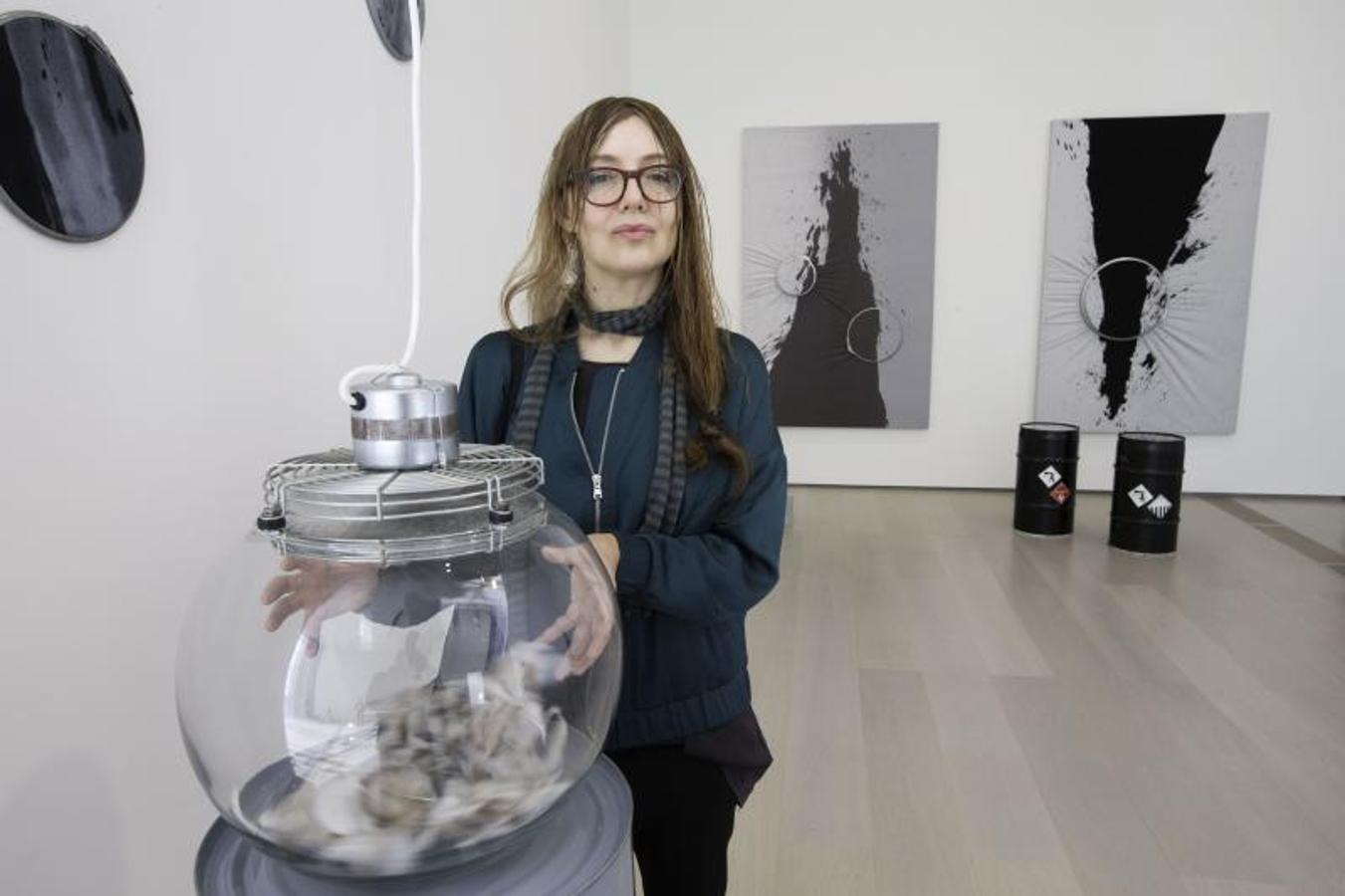 El Centro Botín acoge hasta el próximo 3 de junio la exposición 'Itinerarios XXIV. La muestra colectiva reúne el trabajo de ocho artistas, becados por la Fundación, que traspasan los límites del lenguaje para narrar «lo no visible»