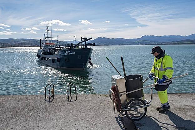 A la altura de la plaza de toros se van a retirar 12.500 metros cúbicos de arena, en dos fases, ahora y en junio :