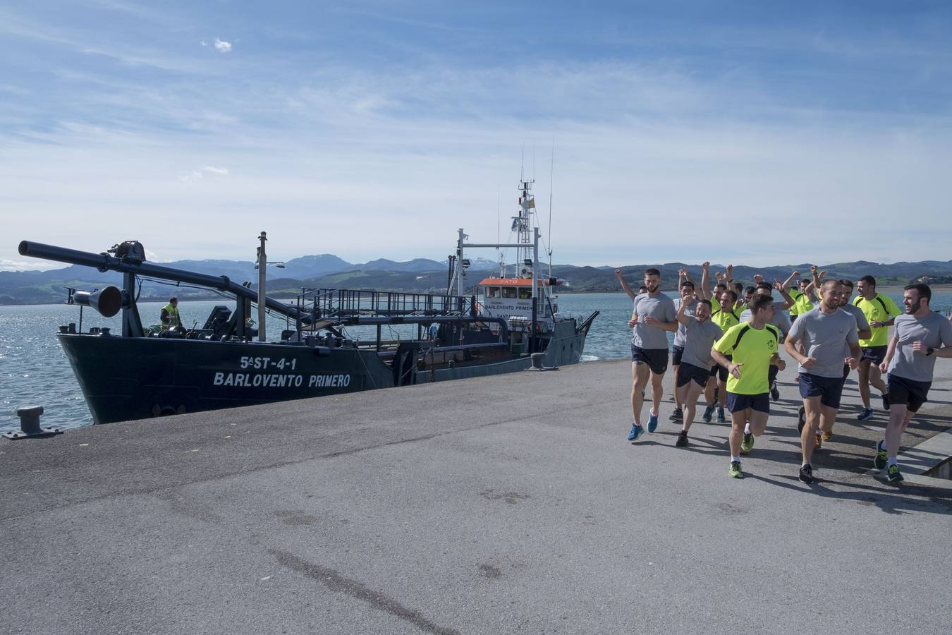 Fotos: Ha comenzado el dragado de la bahía de Santoña