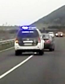 Imagen secundaria 2 - Otras imágenes del dispositivo de la Guardia Civil en la carretera de los puentes.