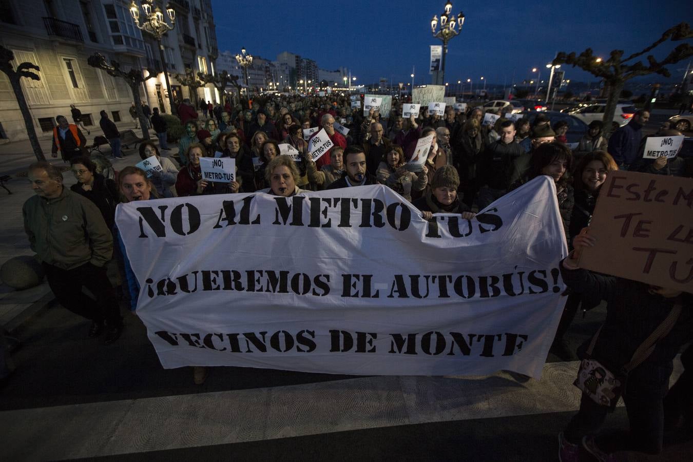 Fotos: Manifestación contra el MetroTUS