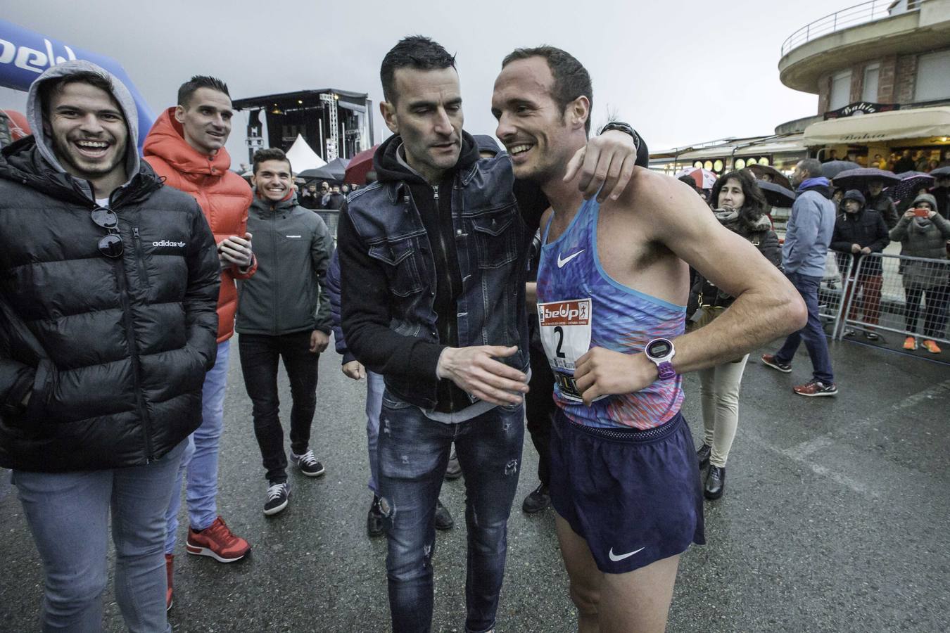 Fotos: Toni Abadía bate en Laredo el récord de España de 10 km en ruta