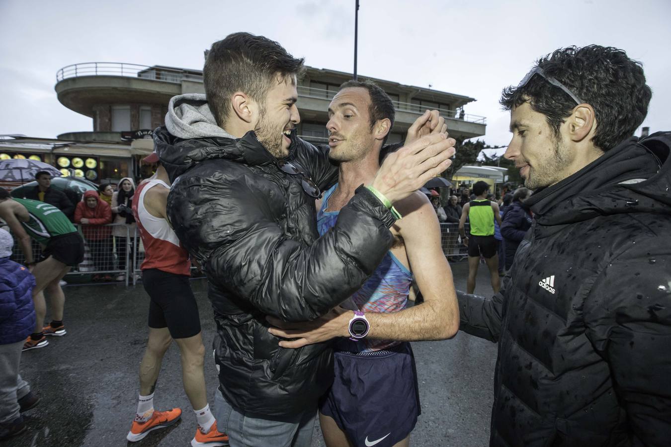 Fotos: Toni Abadía bate en Laredo el récord de España de 10 km en ruta