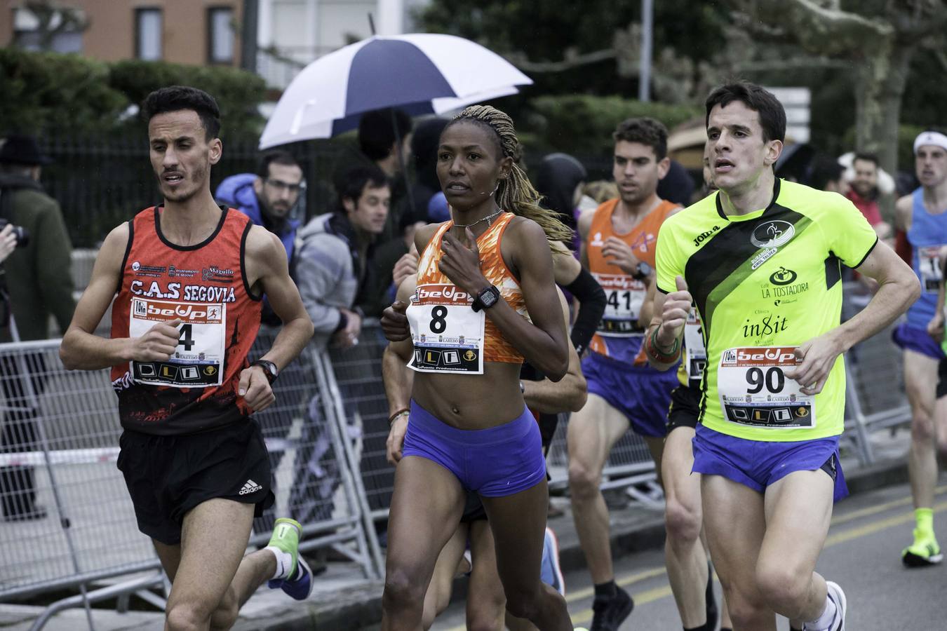 Fotos: Toni Abadía bate en Laredo el récord de España de 10 km en ruta