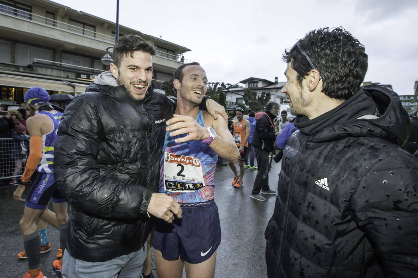 Fotos: Toni Abadía bate en Laredo el récord de España de 10 km en ruta