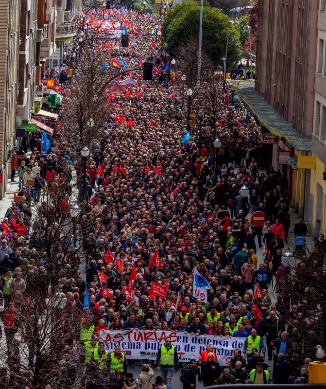 Madrid, Barcelona, Bilbao, San Sebastián, Vigo... protestan en las calles por el insuficiente alza del 0,25% y piden que estas ayudas se revaloricen en función del IPC