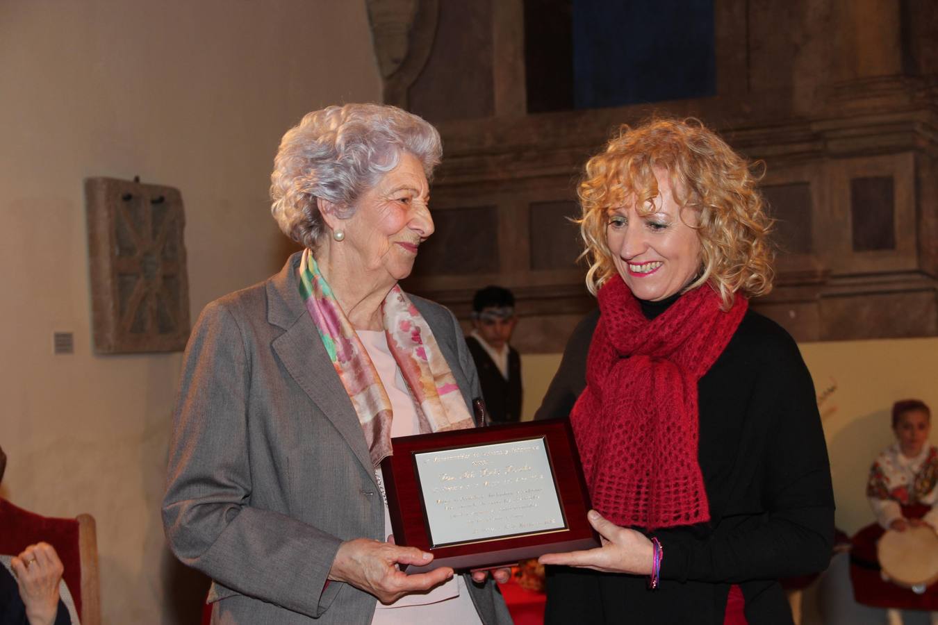 Iris Ruiz y Marisa Díaz reciben la distinción promovoida por la Mancomunidad en un acto celebrado en el Centro de Estudios Lebaniegos