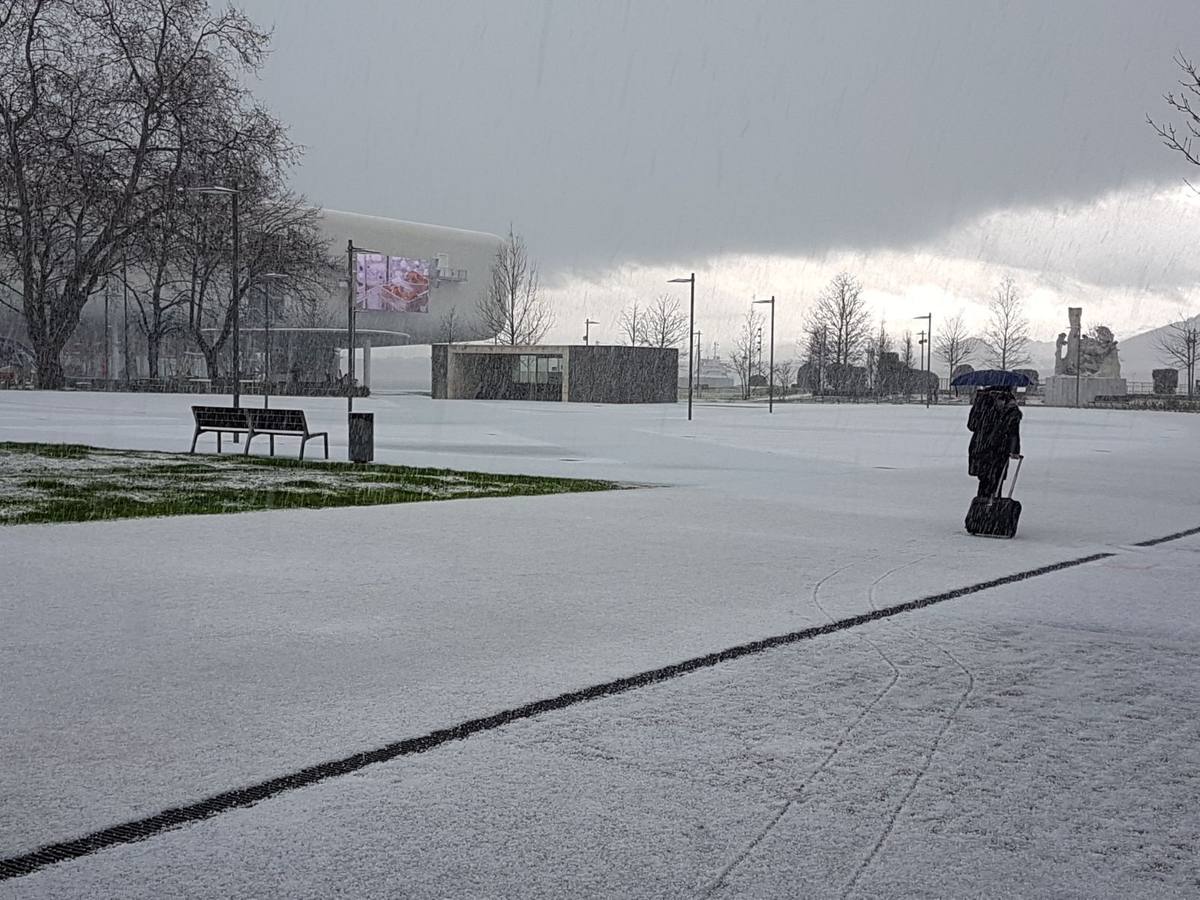 Fotos: El granizo cubre de blanco Santander