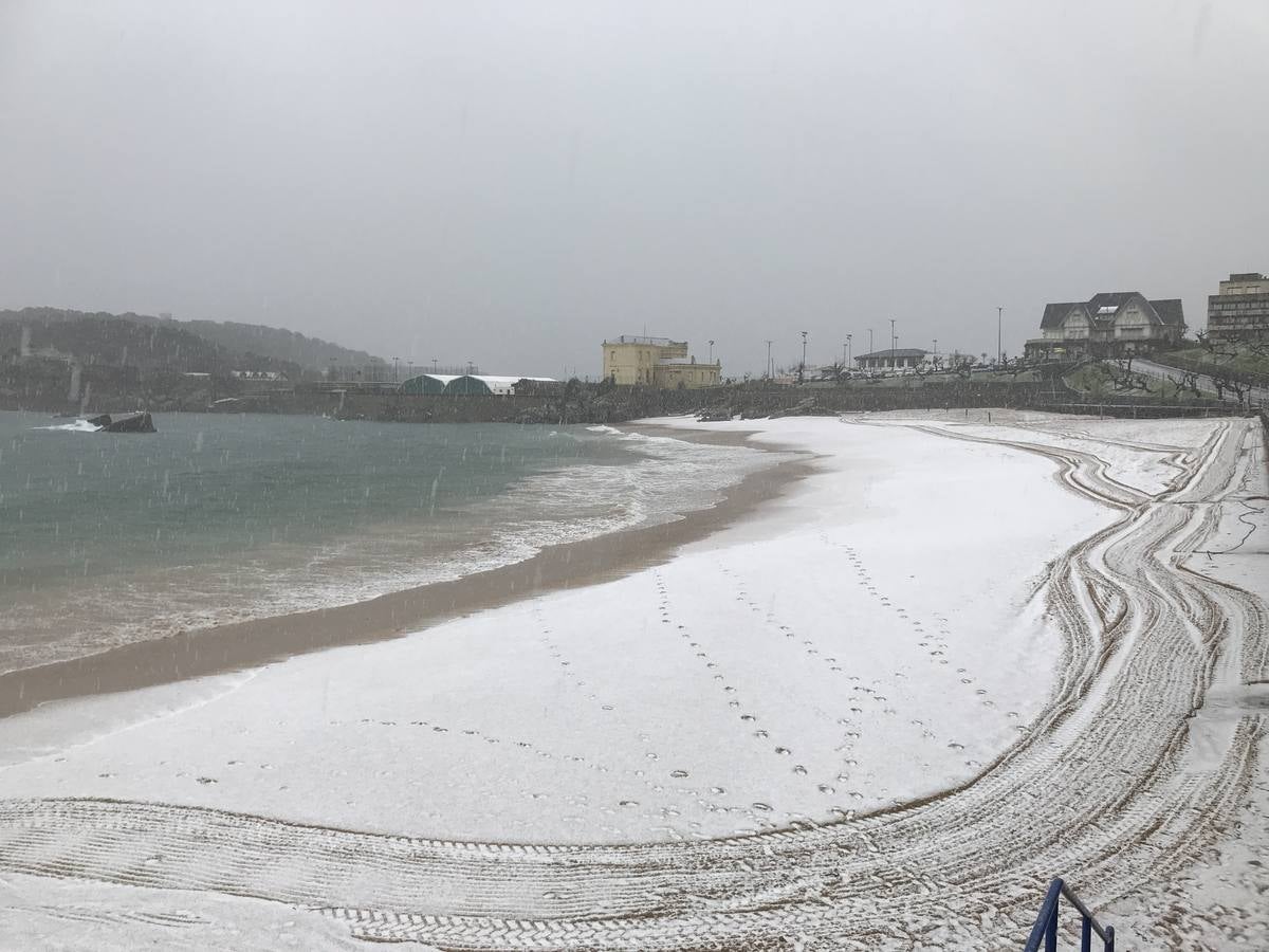 Fotos: El granizo cubre de blanco Santander