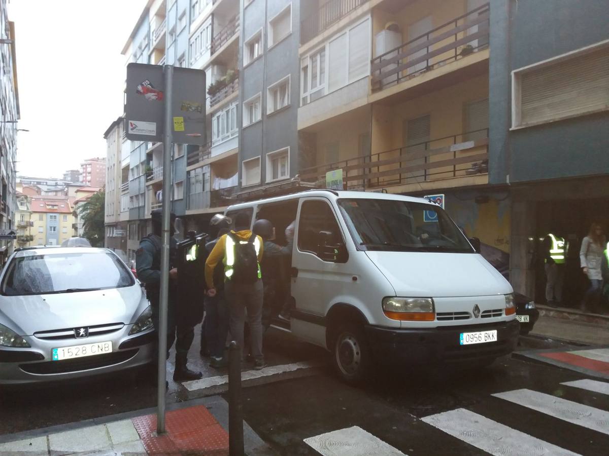 Fotos: Dispositivo de la Guardia Civil en Santander contra el tráfico de seres humanos