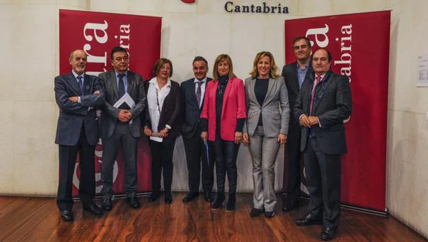De izquierda a derecha, José Villaverde, Gervasio Pinta, Ana Campos, Andrés Gómez, Ana Cabrero, Teresa Monteoliva, Fernando Martínez y Modesto Piñeiro. 