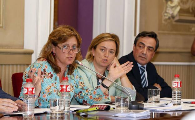 Integrantes del grupo Popular en el Ayuntamiento de Torrelavega, Natividad Fernández, María Luisa Peón e Ildefonso Calderón.