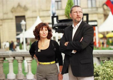 Imagen secundaria 1 - Robert Guédiguian es un habitual de los festivales en España. En San Sebastián recogió el Premio del Fesival de Cine y Derechos Humanos en 2014, y presentó 'A la place du coeur' junto a Ariane Ascaride en 1998; además, presentó 'L´Armée du crime' en la Seminci de 2009.