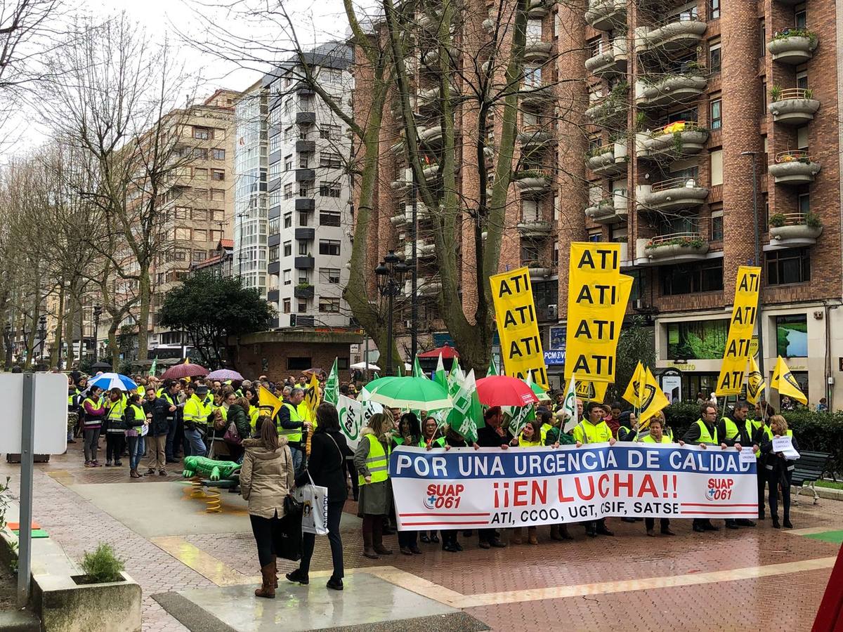 Fotos: Manifestación en Santander de trabajadores del Servicio de Urgencias de Atención Primaria (SUAP) y del 061