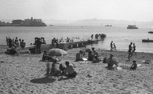 Otoño en la playa de La Magdalena, 5 de octubre de 1964.