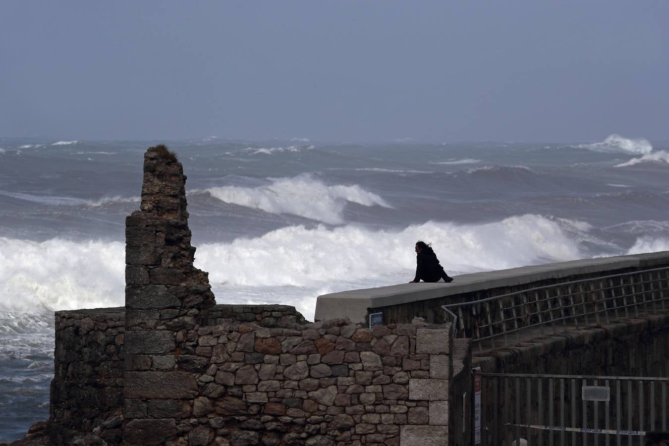 Fotos: La costa cántabra muestra su bravura