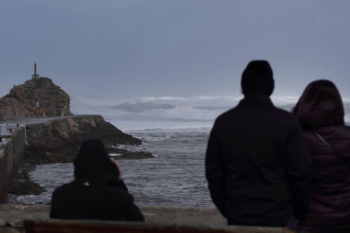 Fotos: La costa cántabra muestra su bravura