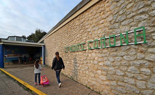 La Junta de Personal Docente muestra su respaldo a los profesores del CEIP Monte Corona