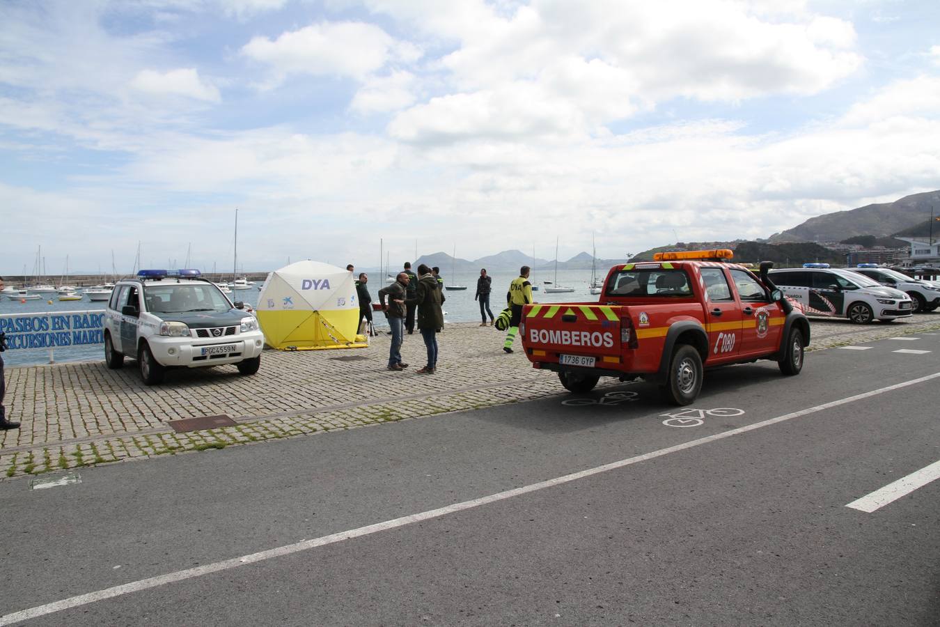 Fotos: Rescatado el cadáver de una mujer flotando en el mar en Castro Urdiales