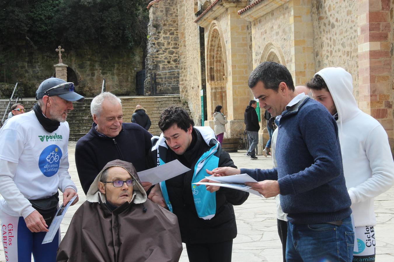 Fotos: Un grupo de personas con discapacidad de Galicia se gana el jubileo en San Toribio