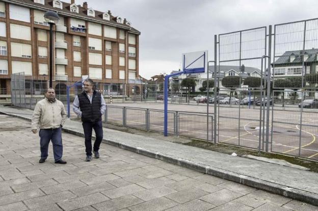 El nuevo aparcamiento subterráneo se emplazará bajo la pista deportiva ubicada en el centro del pueblo. :