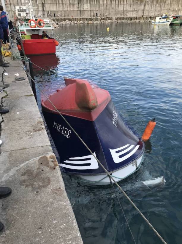 Fotos: Se hunde el barco santoñés &#039;Alvi&#039; en el puerto de Lastres