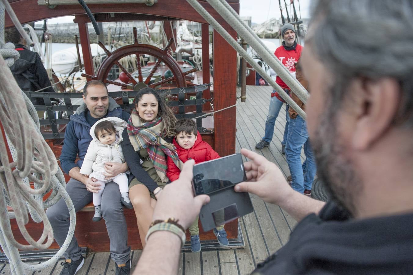 Fotos: La goleta &#039;Atyla&#039; atraca en el puerto de Laredo