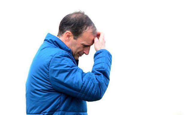 Massimiliano Allegri, pensativo, en el último entrenamiento de la Juventus. 