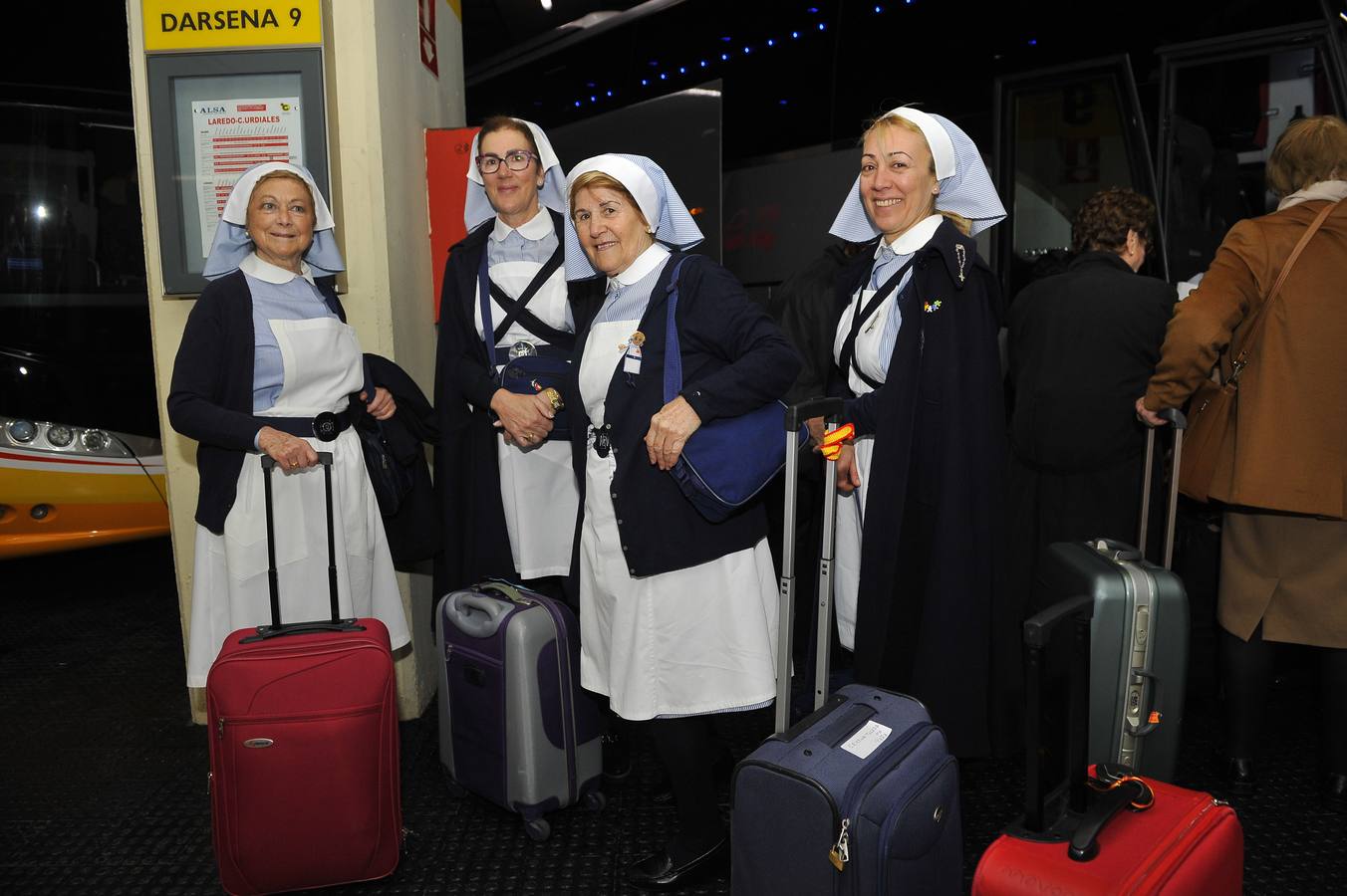 Un total de 475 cántabros participan en la peregrinación anual a Lourdes, desde este lunes hasta el 6 de abril. Entre los viajeros se encuentra, como es tradicional, el obispo de Santander, Manuel Sánchez Monge.