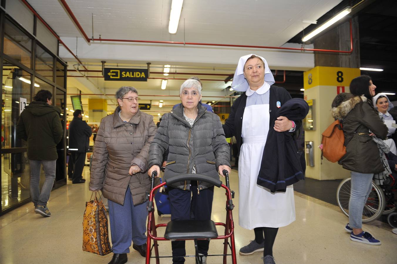 Un total de 475 cántabros participan en la peregrinación anual a Lourdes, desde este lunes hasta el 6 de abril. Entre los viajeros se encuentra, como es tradicional, el obispo de Santander, Manuel Sánchez Monge.