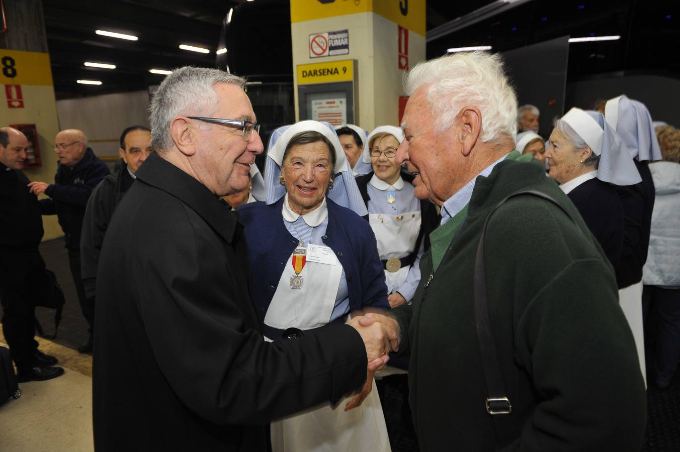 Un total de 475 cántabros participan en la peregrinación anual a Lourdes, desde este lunes hasta el 6 de abril. Entre los viajeros se encuentra, como es tradicional, el obispo de Santander, Manuel Sánchez Monge.