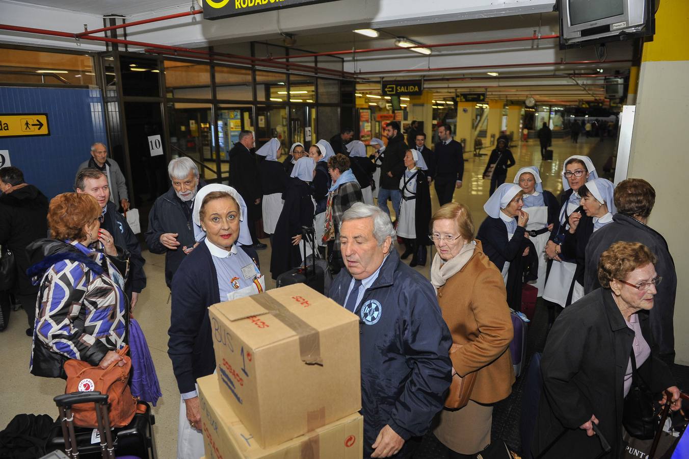 Un total de 475 cántabros participan en la peregrinación anual a Lourdes, desde este lunes hasta el 6 de abril. Entre los viajeros se encuentra, como es tradicional, el obispo de Santander, Manuel Sánchez Monge.