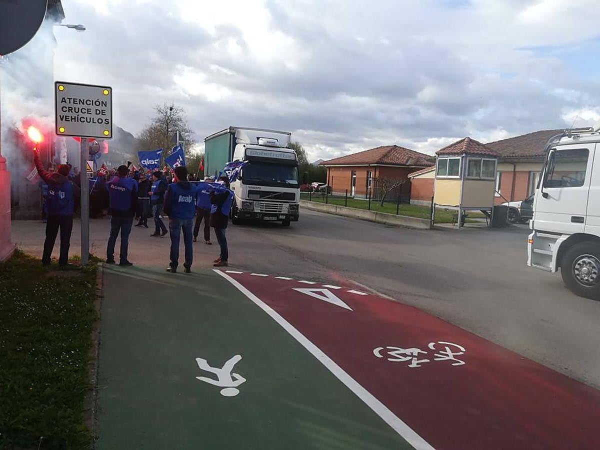 Fotos: Los funcionarios de prisiones protestan a las puertas de El Dueso