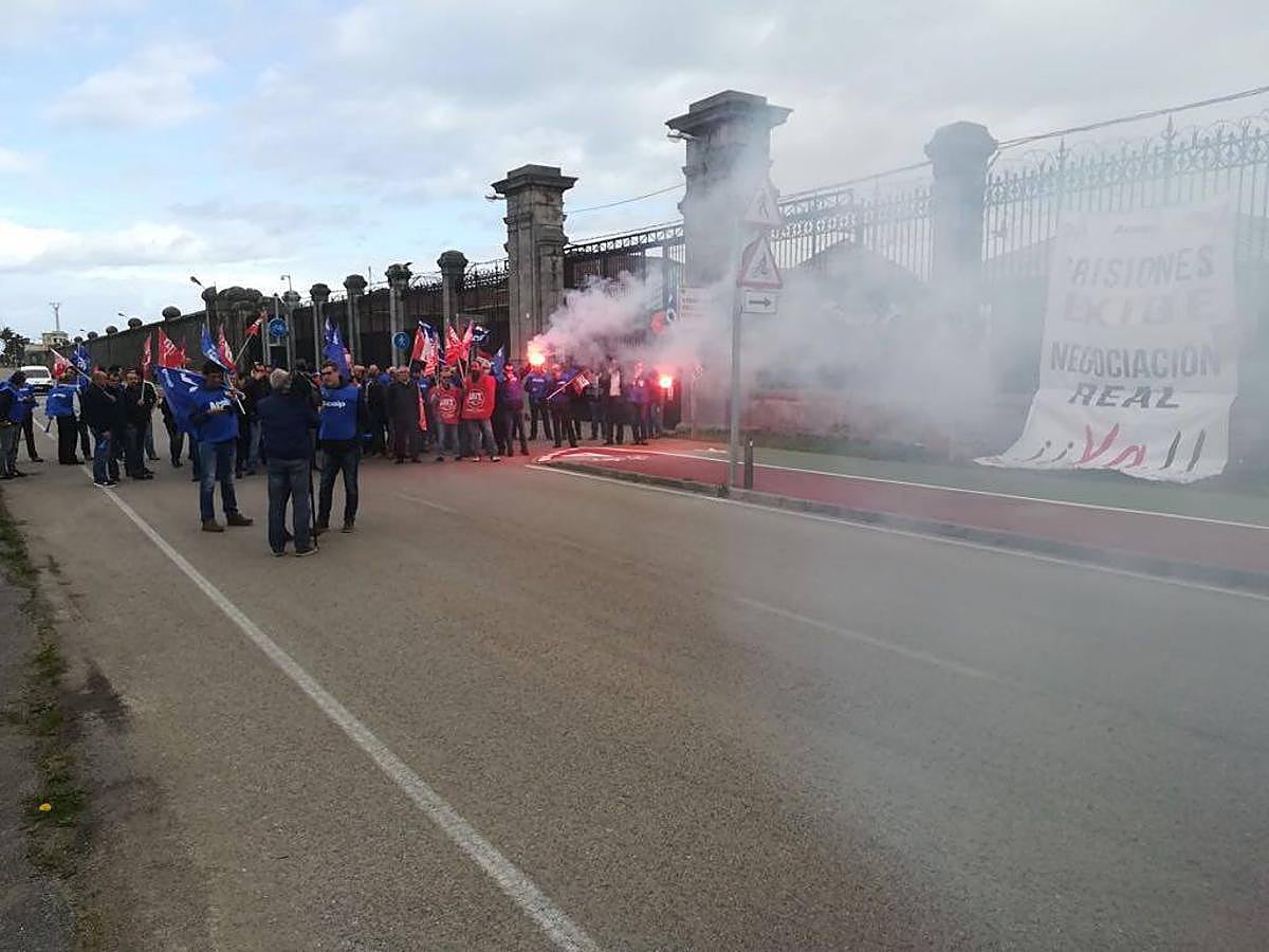 Fotos: Los funcionarios de prisiones protestan a las puertas de El Dueso
