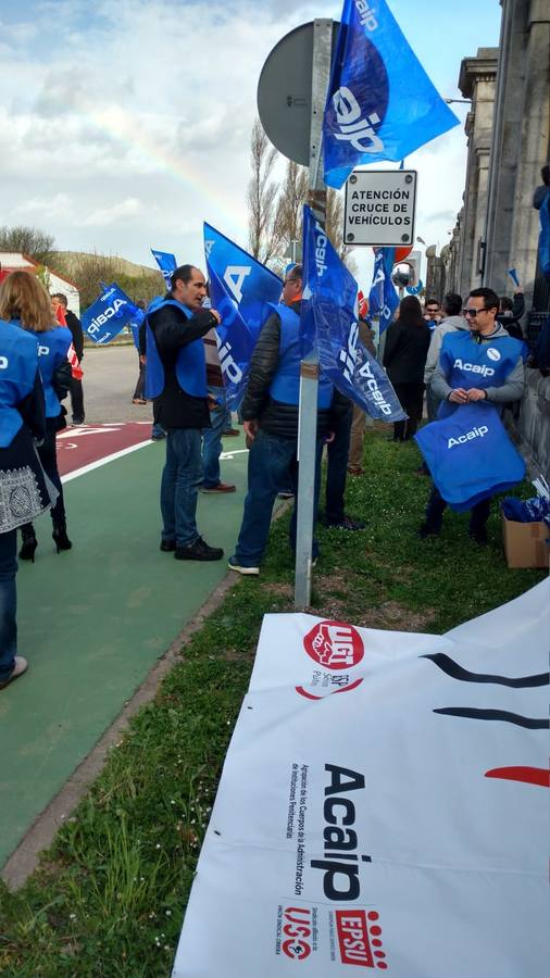 Fotos: Los funcionarios de prisiones protestan a las puertas de El Dueso