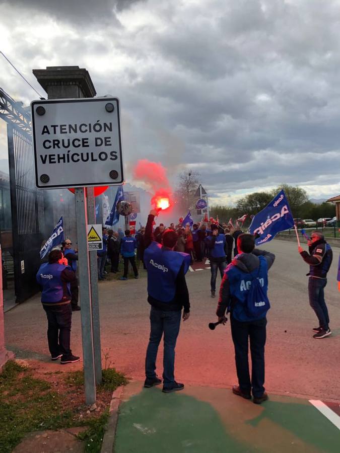 Fotos: Los funcionarios de prisiones protestan a las puertas de El Dueso