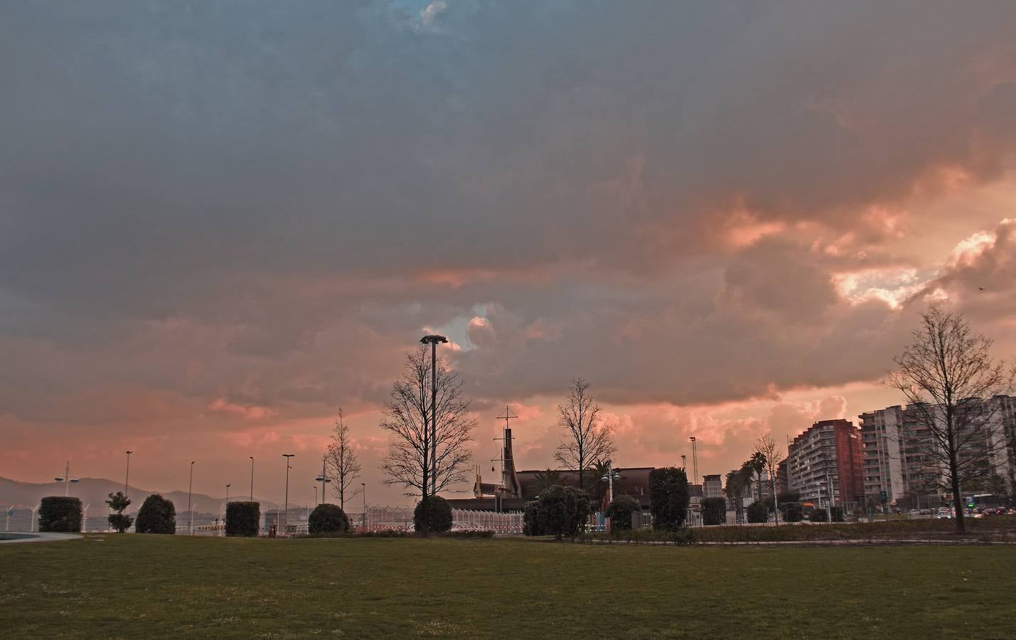 La llegada de la primavera a Cantabria hace olvidar poco a poco el duro invierno de temporales que ha vivido la región.