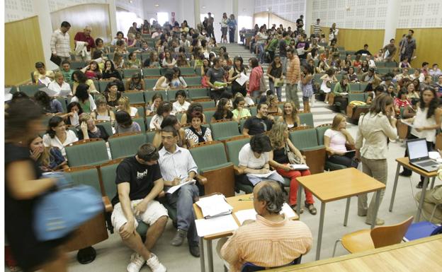 Imagen de archivo del proceso de djudicación de las plazas de sustitución para profesores interinos