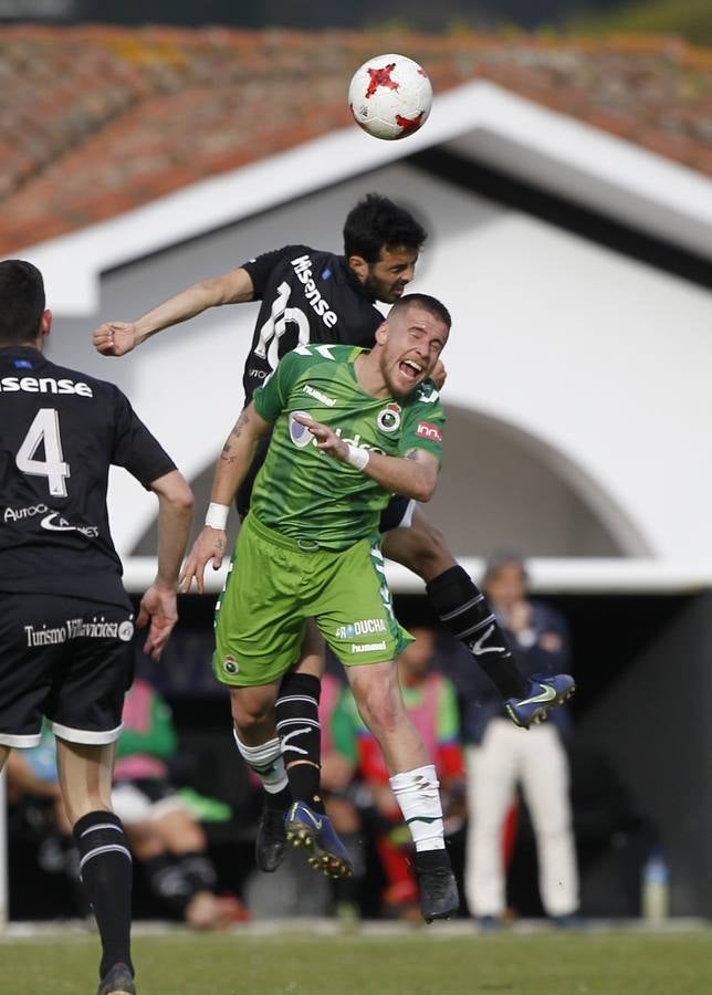 Fotos: El Racing se enfrenta al Lealtad