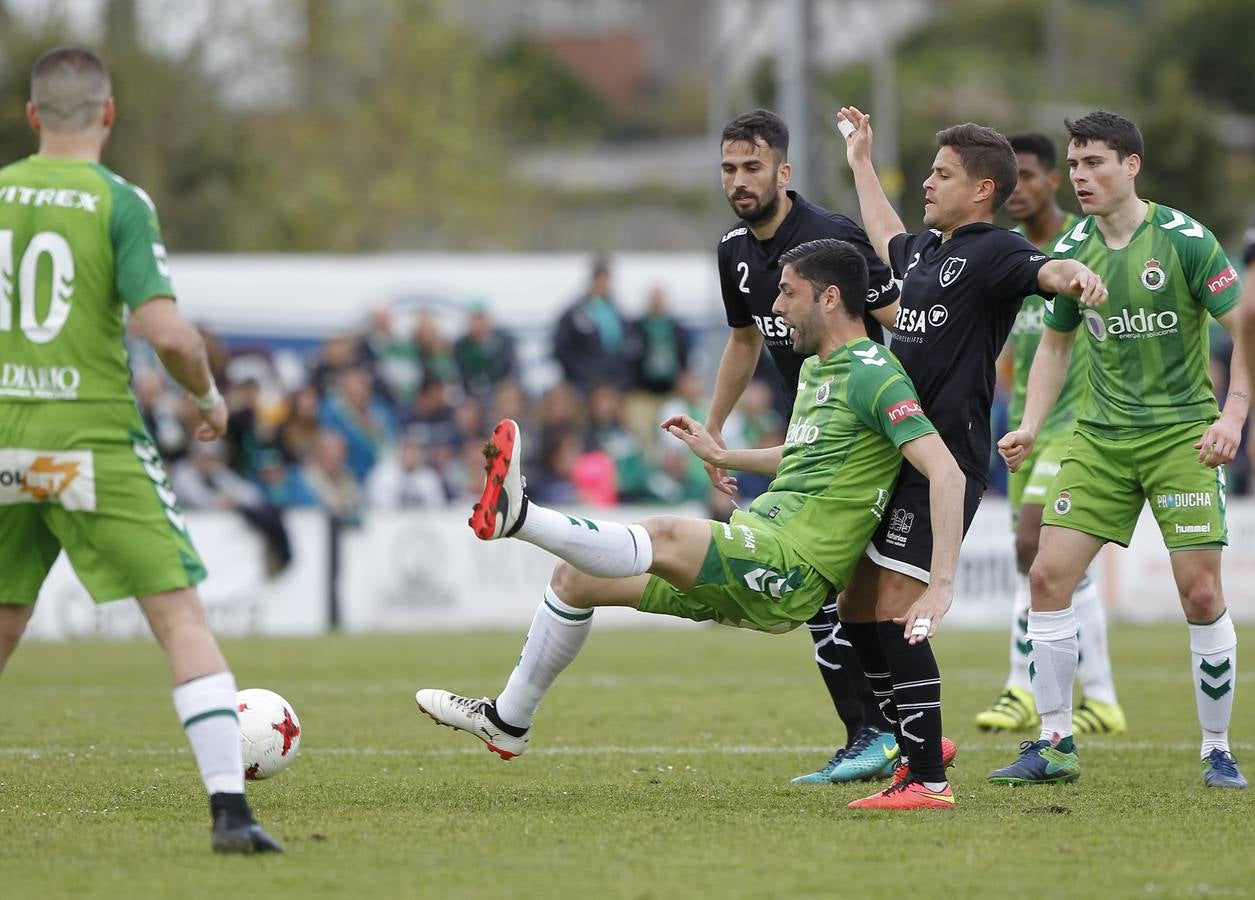 Fotos: El Racing se enfrenta al Lealtad