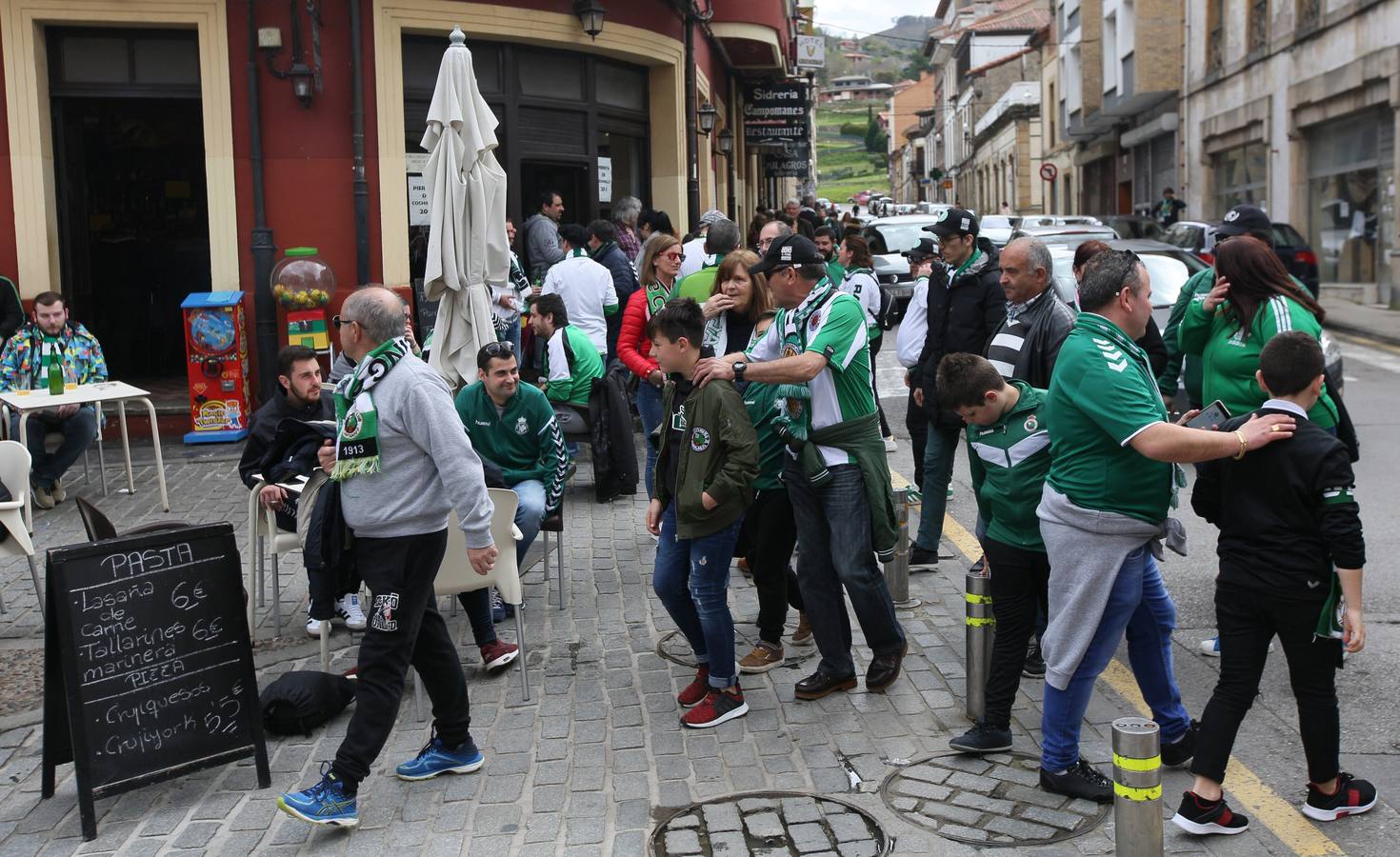 Fotos: El Racing se enfrenta al Lealtad