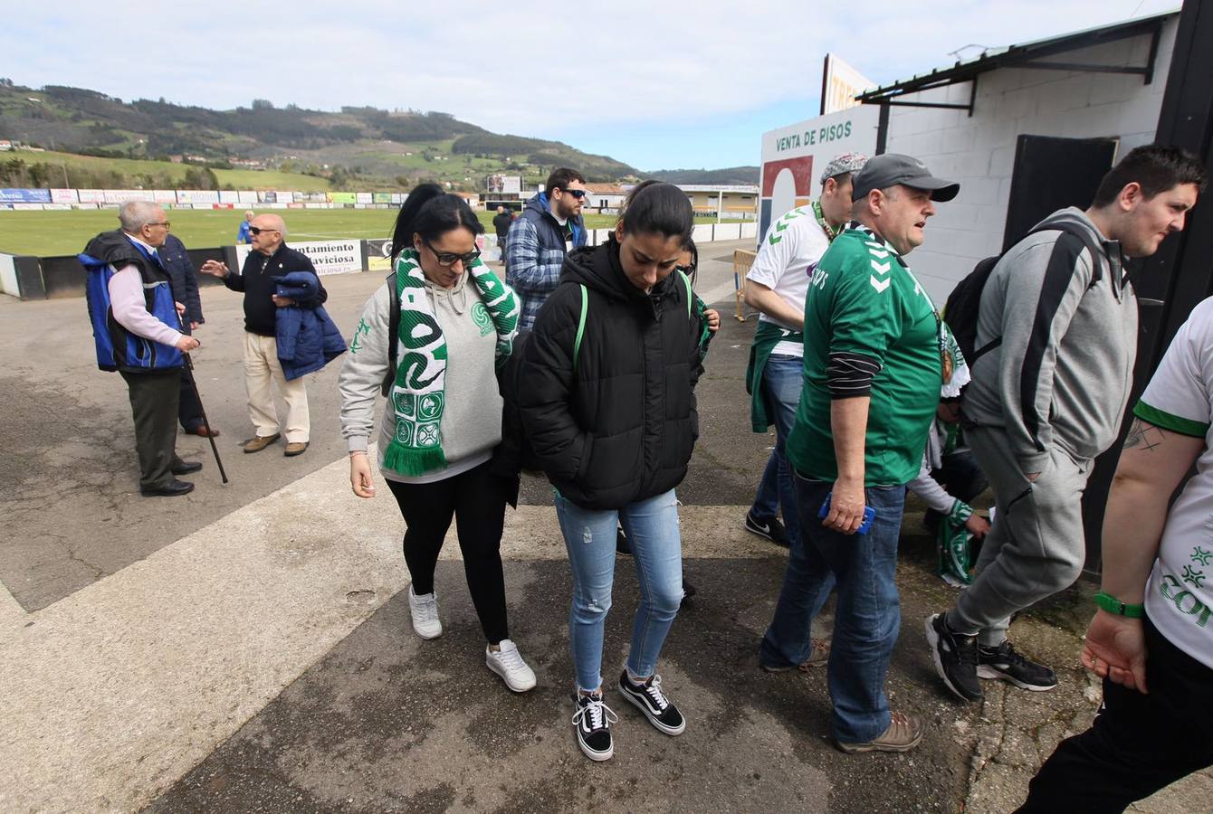 Los aficionados verdiblancos se han dejado notar en la villa asturiana antes del partido contra el Lealtad