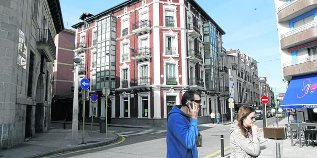 Este edificio de Joaquín Hoyos, construido en 1910, es el más antiguo de los que han pasado la inspección técnica. 