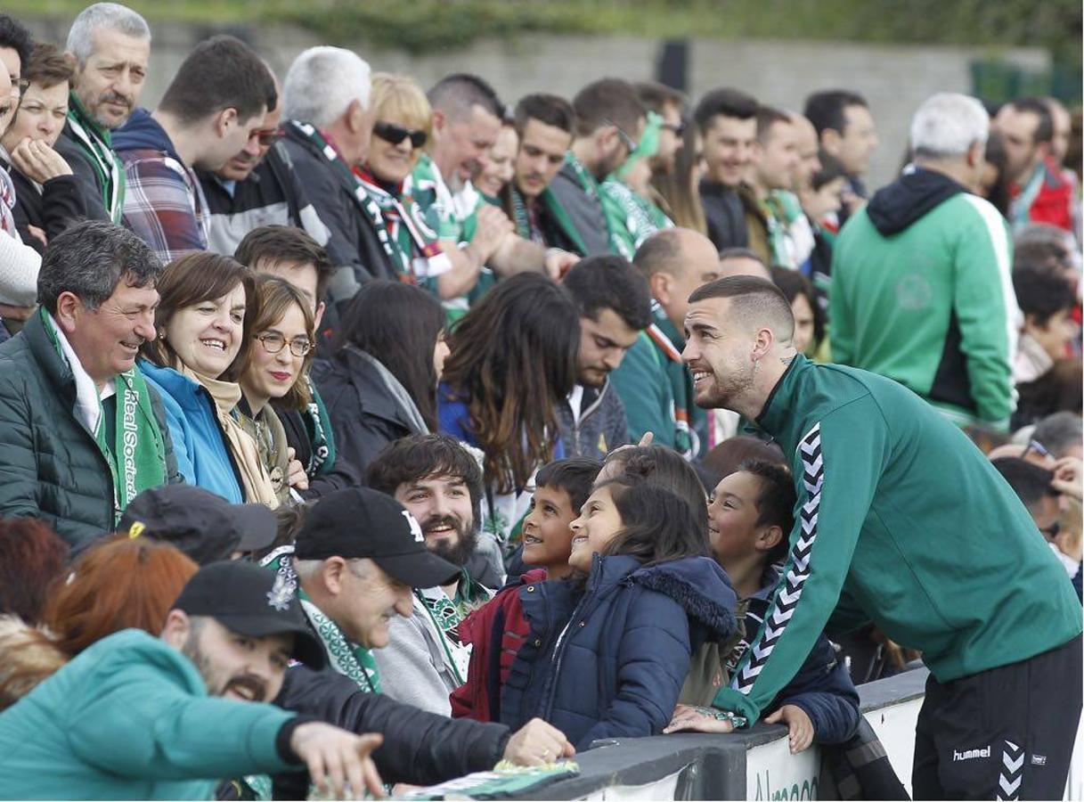 Fotos: El Racing se enfrenta al Lealtad