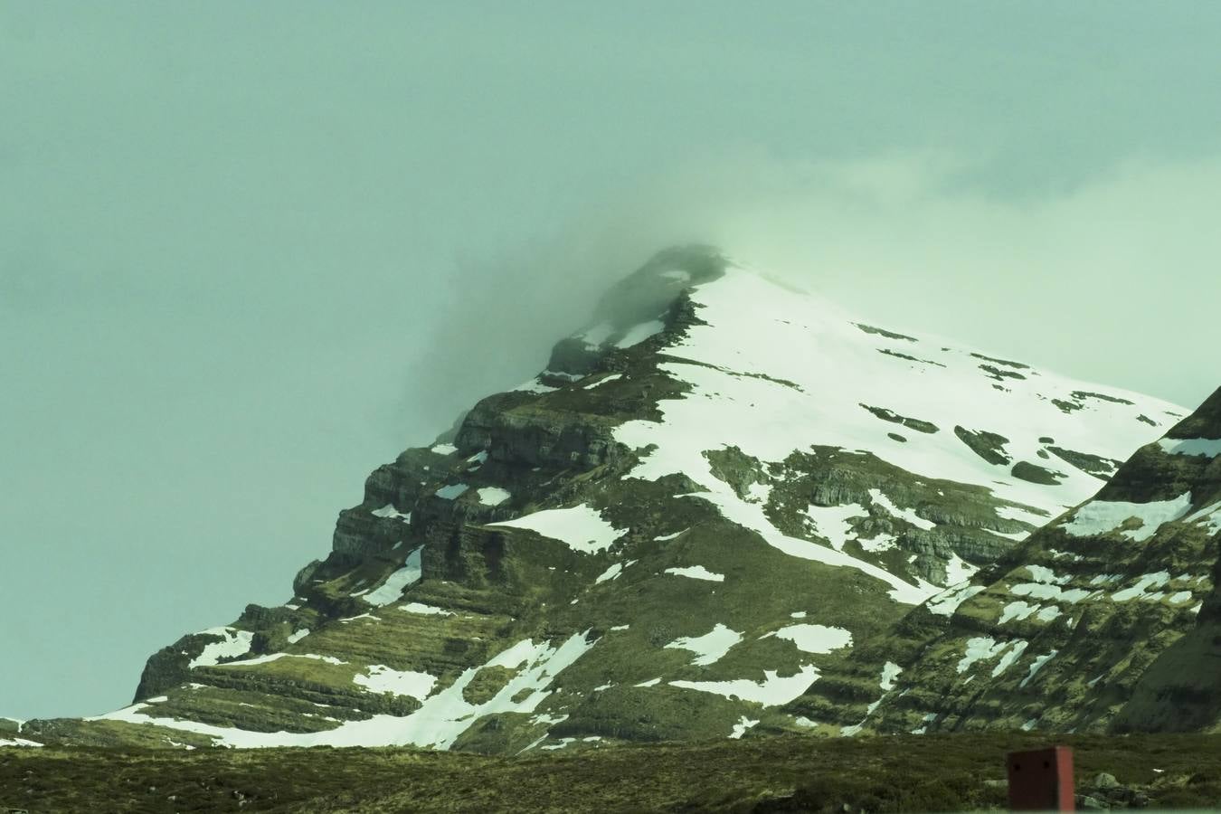 Tras el duro invierno que dejó media Cantabria bajo la nieve, con la llegada de la primavera el verde recobra su protagonismo en la región,