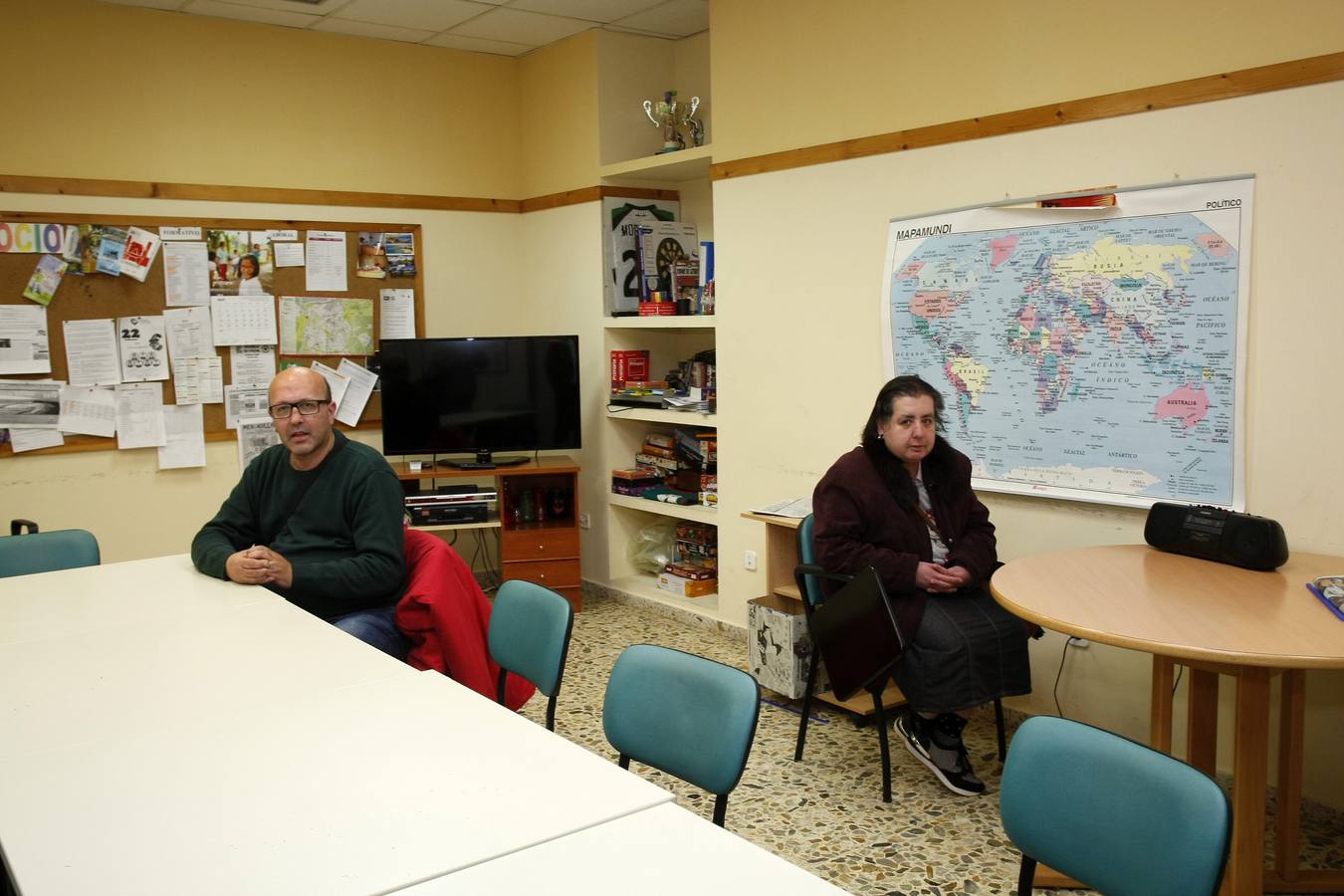 Fotos: Visita de Cruz Viadero al Centro de Rehabilitación Psicosocial Padre Menni de Torrelavega