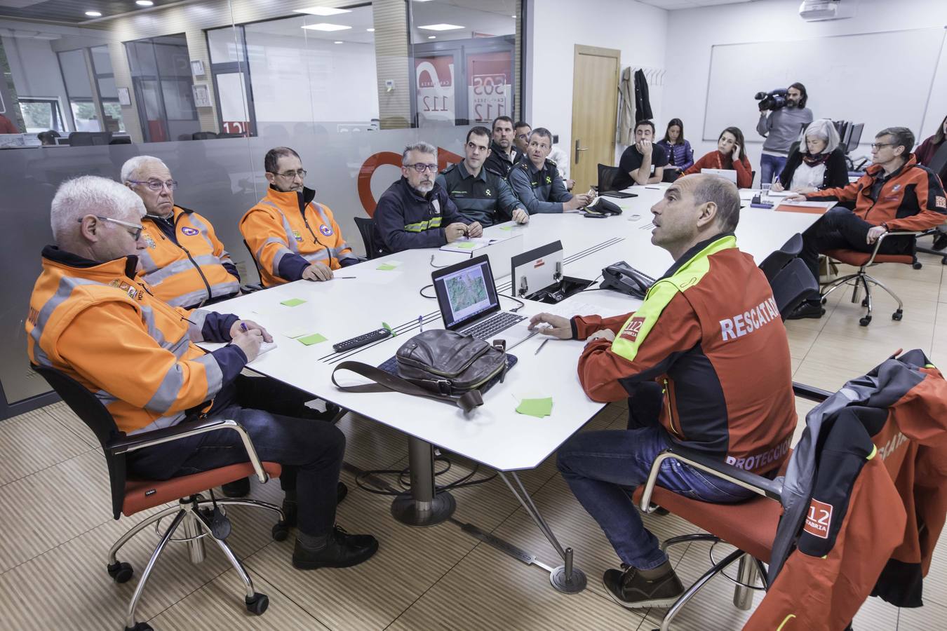 Miembros del 112, Cruz Roja, Protección Civil y Guardia Civil se han reunido para analizar las conclusiones del dispositivo de búsqueda desplegado en la comarca de Colindres